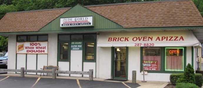 The exterior of Olde World Brick Oven Apizza in North Haven, CT
